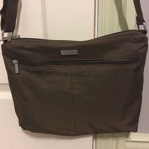 Brown Baggallini crossbody/shoulder bag.